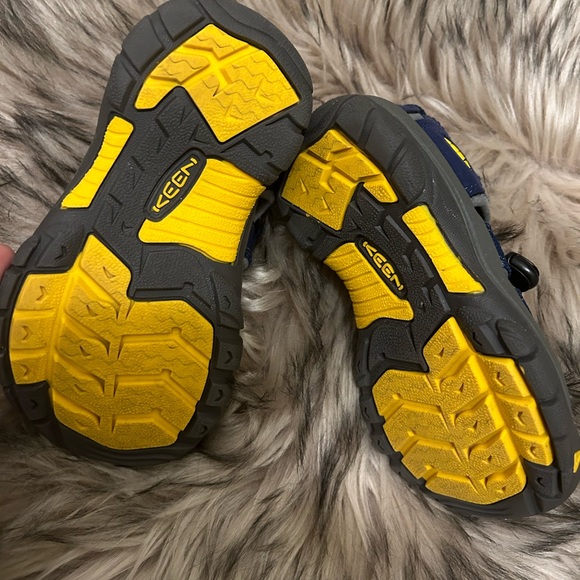 Keens toddler boys - Picture 3 of 4